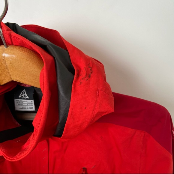 Nike ACG Red GORE-TEX Jacket - Picture 8 of 10